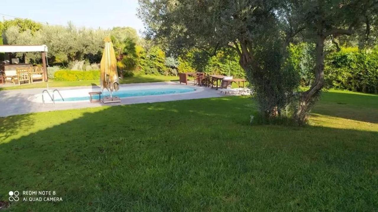Luxurious 6 Bedroom Villa In A Great Location Chalkís Exteriér fotografie