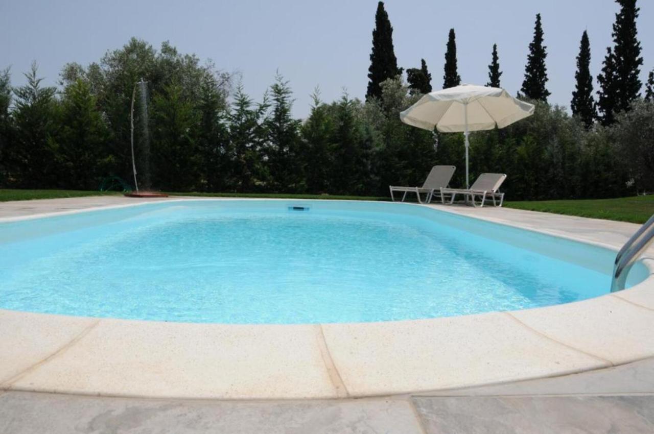 Luxurious 6 Bedroom Villa In A Great Location Chalkís Exteriér fotografie
